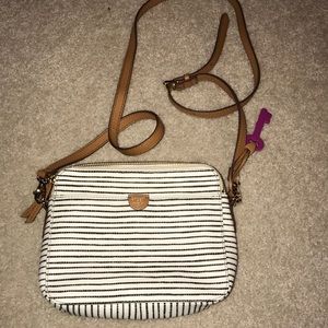 Brand new never been used fossil cross body